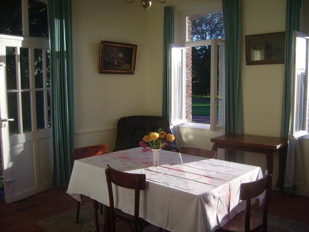 Chambres D'Hotes & Gites Du Chateau De Grand Rullecourt Room photo